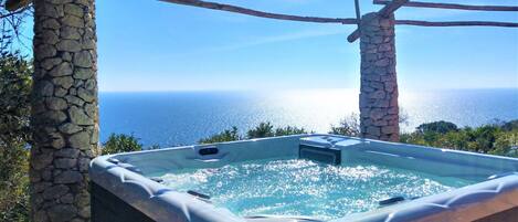 Baignoire à remous extérieure