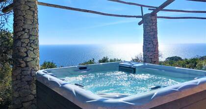 Villa with heated jacuzzi and 180° sea view