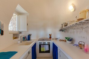 Refrigerador, horno, lavavajillas y cafetera y tetera