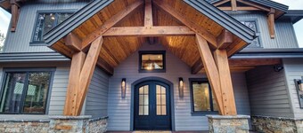 Sleeps 18 | 7 bed, 7.5 bath | EV | Hot tub | SHARC