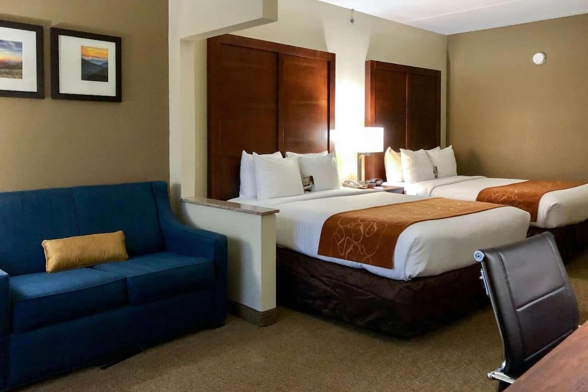 Standard Double Room, Balcony, Pool View | 1 bilik tidur, langsir/tirai gelap terus, kalis bunyi