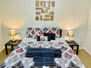 3 bedrooms, desk, iron/ironing board, travel crib