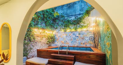 Private Colonial House 8 Bedrooms with Pool