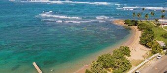 Golf Club Villa in Dorado with pool- Walk to the beach and restaurants. 