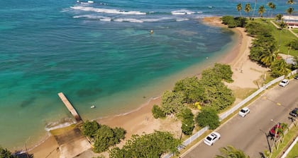 Golf Club Villa in Dorado with pool- Walk to the beach and restaurants.