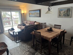 Smart TV, fireplace - Cozy 3-bedroom condo with fire place and WiFi in Fraser, CO (Fraser)
