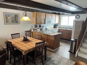 Fridge, microwave, oven, stovetop - Cozy 3-bedroom condo with fire place and WiFi in Fraser, CO (Fraser)