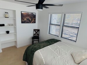 3 bedrooms, iron/ironing board, WiFi, bed sheets - Charming 3 bedroom Casita in Downtown Tucson-Perfect for Your Getaway! (Tucson)