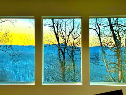 Newly Remodelled Unique Beautiful Townhome near the slopes