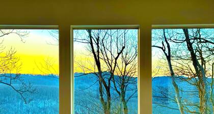 Newly Remodelled Unique Beautiful Townhome near the slopes