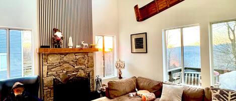 Smart TV, fireplace, table tennis, stereo