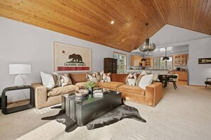 TV connectée, cheminée, baby-foot