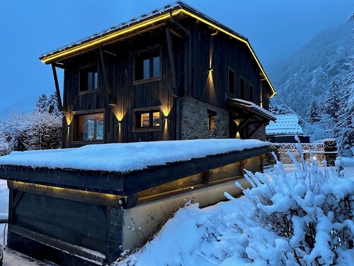 Chalet 8 Etoiles newly constructed with spectacular views of Mt Blanc