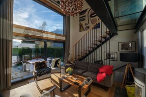 Smart TV, fireplace, computer monitors, printers