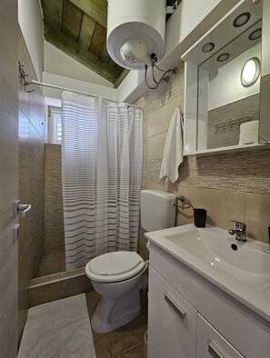 Douche, serviettes fournies