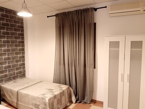 コンフォート ルーム | 客室ごとに異なる装飾、客室ごとに異なるインテリア、デスク、ノートパソコン用作業スペース