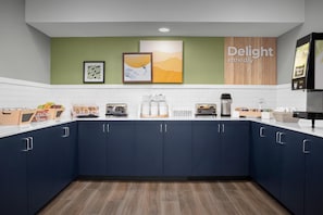 Free daily continental breakfast - Spark By Hilton Tucson Airport (Tucson)