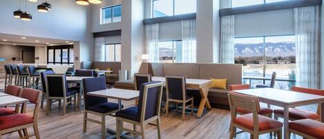 Ilmainen päivittäinen buffetaamiainen