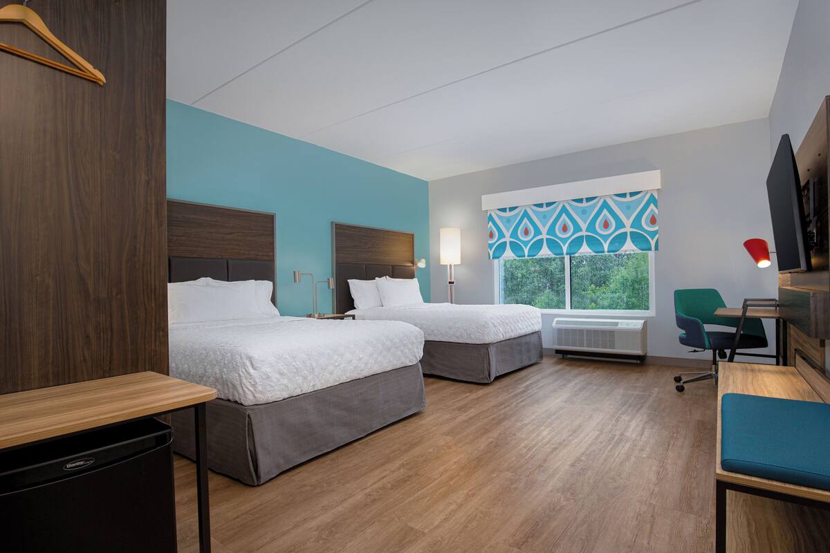Kamer, 2 queensize bedden, toegankelijk voor mindervaliden (Roll-In Shower) | Geluiddichte muren, gratis wifi