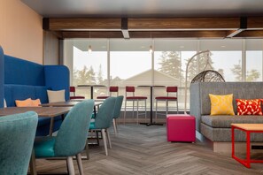 Lobby - Tru By Hilton Gananoque, On (Gananoque)