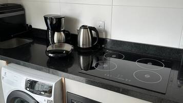 Refrigerador, microondas, horno, placa de cocina