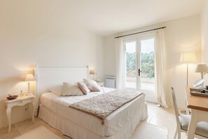 5 bedrooms, iron/ironing board, WiFi, bed sheets - La Belle échappée: Holiday rental with pool in Menerbes (Ménerbes)