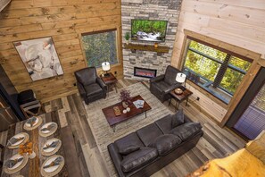 Smart TV, fireplace, table football - -NEW CABIN- Roof Top/Pool/Game Room/Movie Area 12p (Pigeon Forge)