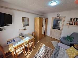 TV, books - Vacation home with garden in Bad Bük, 150 m from the thermal spa (Bük)