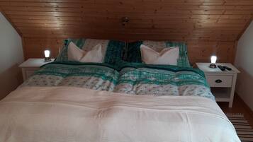 2 bedrooms, iron/ironing board, Internet, bed sheets