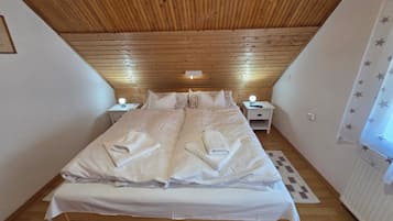 2 bedrooms, iron/ironing board, internet, bed sheets