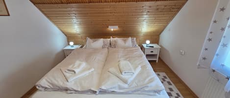 2 bedrooms, iron/ironing board, internet, bed sheets