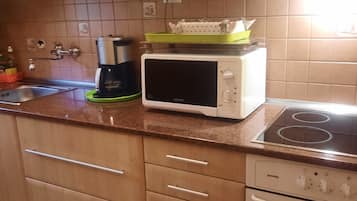 Fridge, microwave, stovetop, coffee/tea maker