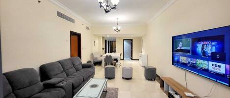 Een smart-tv en een open haard