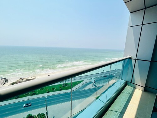 Duplex Spacious 4-bedroom sunset sea views apartment with swimming pool. 