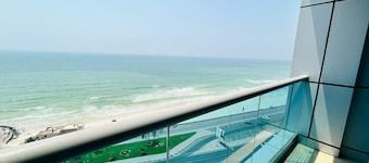 Duplex Spacious 4-bedroom sunset sea views apartment with swimming pool.