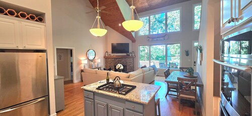 Location & Southern Charm in Big Canoe with tons of room.