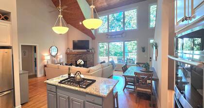 Location & Southern Charm in Big Canoe with tons of room.