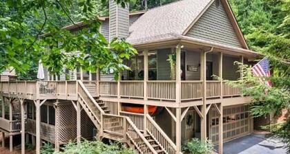 Location & Southern Charm in Big Canoe with tons of space.