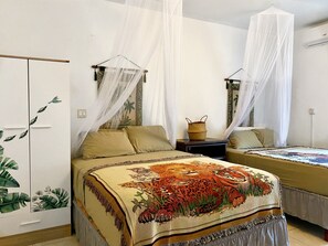 2 bedrooms, desk, iron/ironing board, WiFi - Golf Club 2 mins away - Large 2 Bdrm 1 Bth, Steps to Private beach (Sandy Bay)