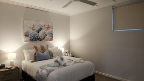 2 bedrooms, desk, iron/ironing board, WiFi - Capel Sands Beachfront Apartment (Capel Sound)