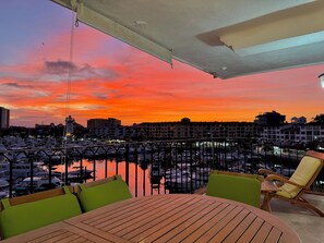 Outdoor dining - Stunning 3BR Marina-View Apartment Puerto Vallarta (Puerto Vallarta)