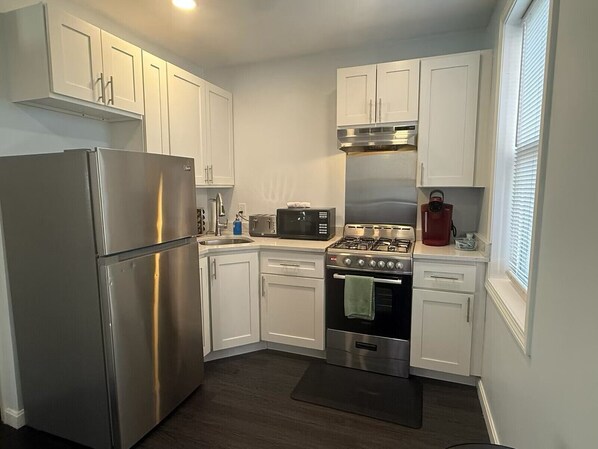 Fridge, microwave, oven, coffee/tea maker