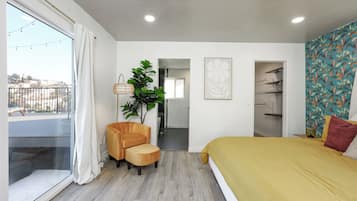 6 bedrooms, iron/ironing board, WiFi, bed sheets