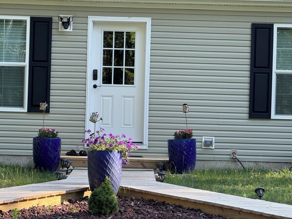 Exterior detail - Spacious 4-bedroom house in beautiful Bangor with AC, WiFi (Bangor)