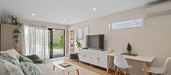 Lake Wakatipu & Mountain Views, Close To Downtown