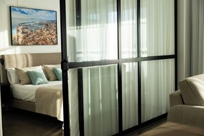Suite, 2 camere da letto, vista piscina | Insonorizzazione, Wi-Fi gratuito