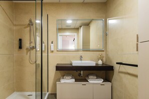 Suite, Balcony, City View | Bathroom - Guillman Suites (Alicante)