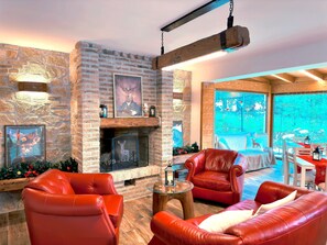 Interior - The Deer Cabin (Castel di Sangro)