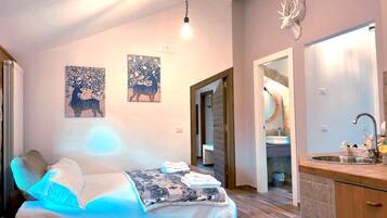 6 bedrooms, WiFi, bed sheets