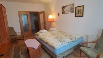 1 chambre, fer et planche à repasser, Wi-Fi, draps fournis